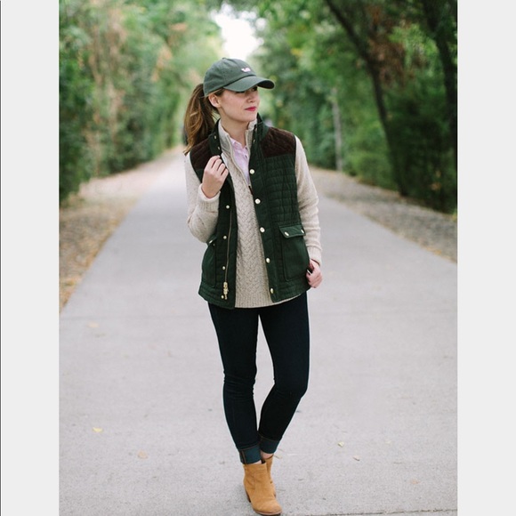 Vineyard Vines hunter vest Rare in olive - Picture 8 of 8